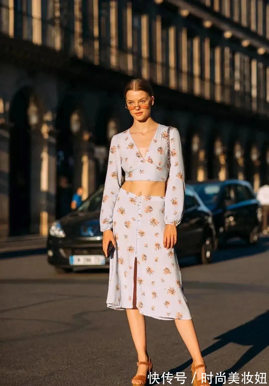 时髦|被马伊琍的穿搭圈粉了,粉色吊带衫配开叉半身裙,高级又时髦