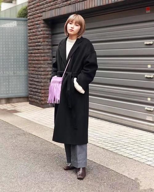 大衣样式千篇一律怎么摆脱路人感？学会这些穿搭技巧，走路都拉风