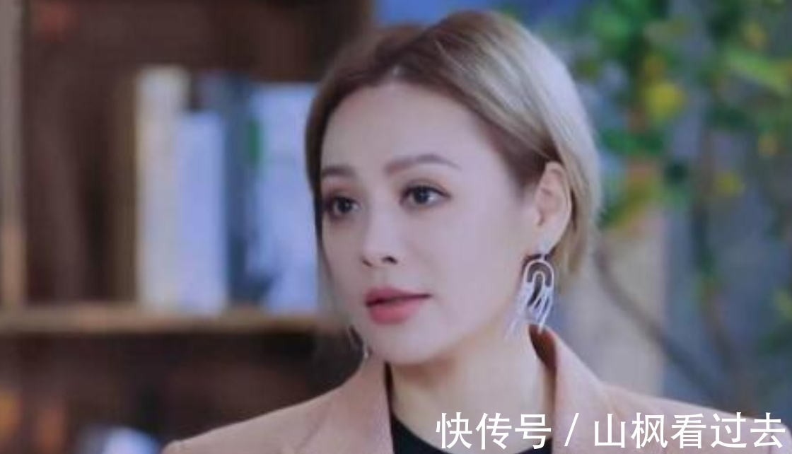 连线|宁静在《中餐厅》洗碗,误入丁真连线女排直播间,给丁真擦脸好宠