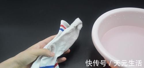 夏天穿过的袜子又脏又臭？教你一招，不仅干净还没臭味，太实用了
