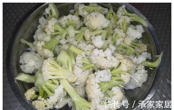 炒菜花|炒菜花时,直接下锅易夹生,多加1步,菜花香嫩好吃