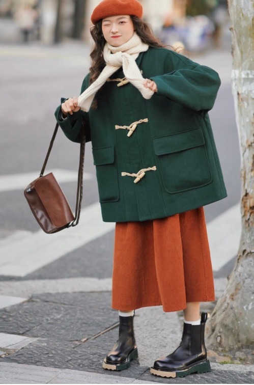 牛角扣大衣 小个子女生的冬季穿搭指南,身穿“牛角扣大衣”简约洋气,超好看
