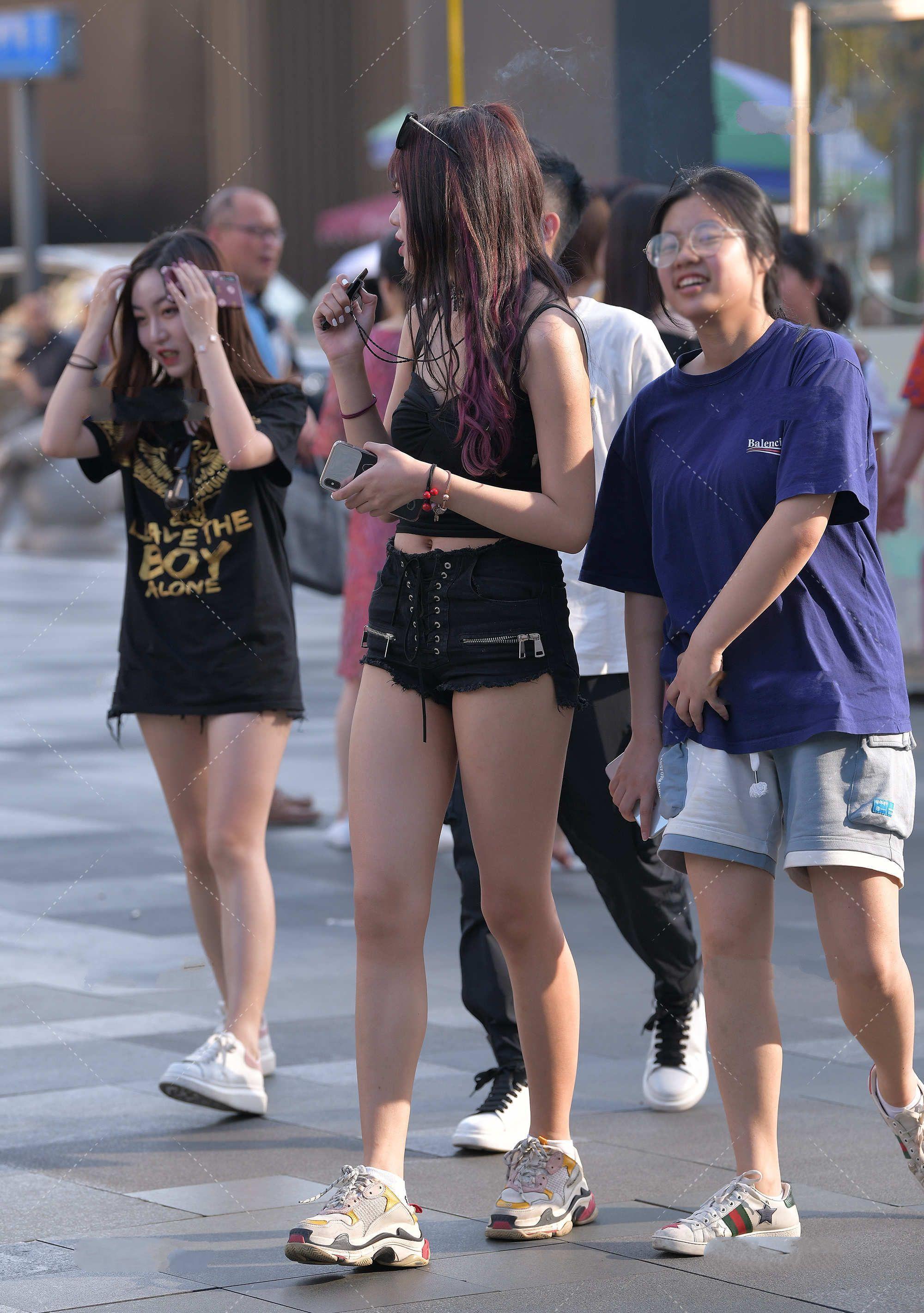 束腰|条纹束腰连衣裙搭配高跟凉鞋,青春靓丽,甜美可爱