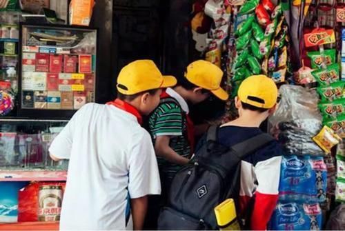 财商|“妈妈,能给我十块钱吗?”两位妈妈的不同处置,决定孩子的财商