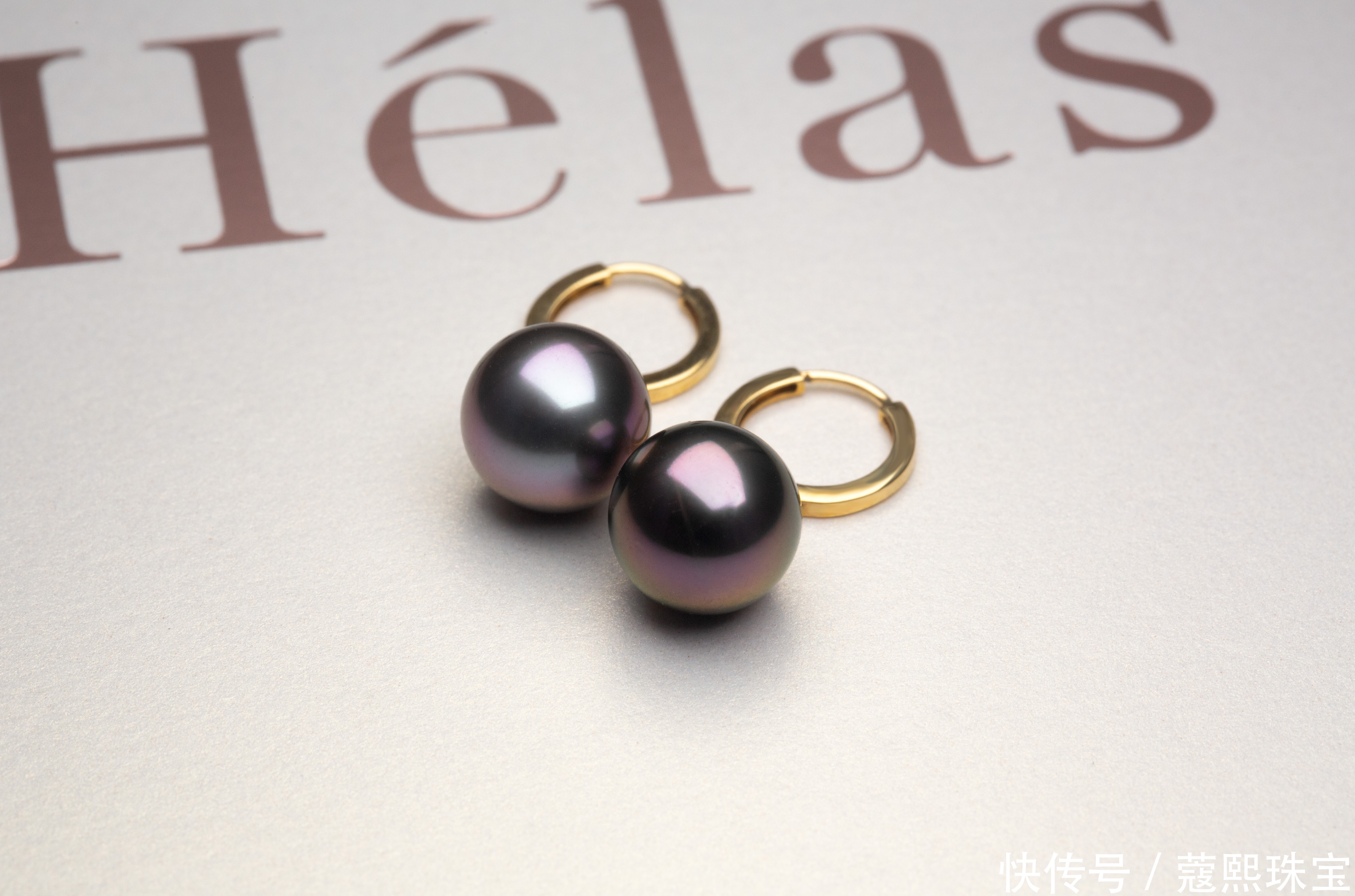 耳环是首饰里不可或缺的一物,如何根据场合选择珍珠耳环?