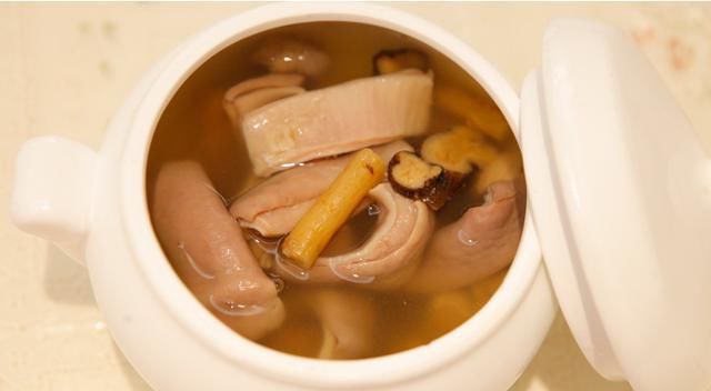 牛奶|肉汤米汤牛奶，月子里喝什么汤最好？看看月子中心的月子餐怎么吃