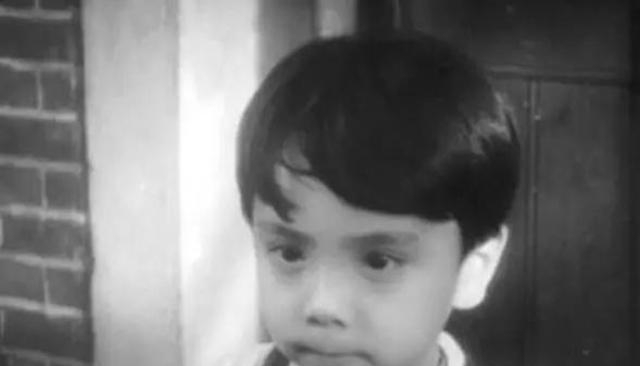 拒之门外|单位加班回家迟到,他被妻子拒之门外,无奈在公园选择自杀