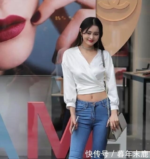 盈盈|高挑紧致的牛仔裤美女，小蛮腰盈盈一握，羡煞旁人