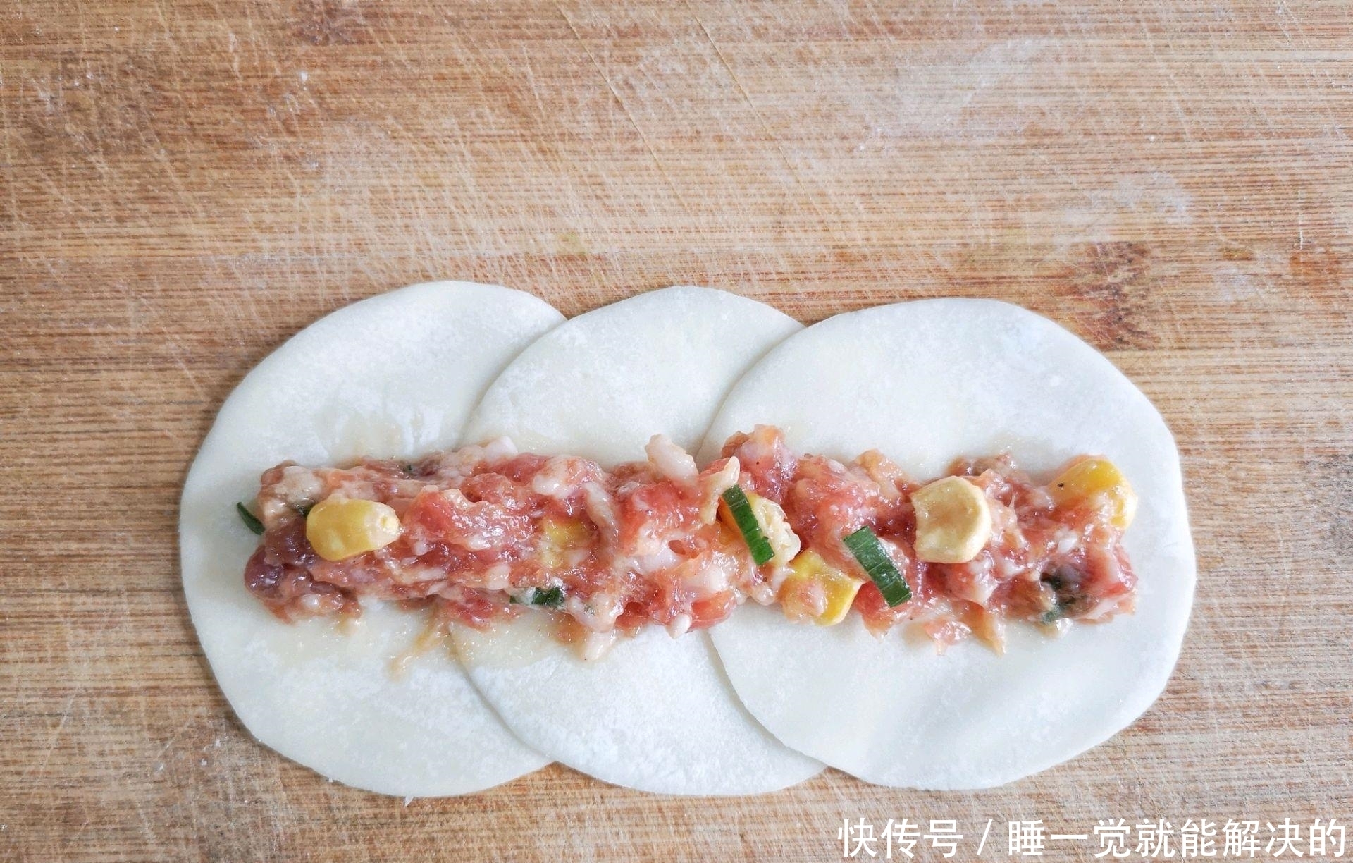 享受美食的同时,还能享受艺术的成就感:玫瑰花蒸饺,学不学学?