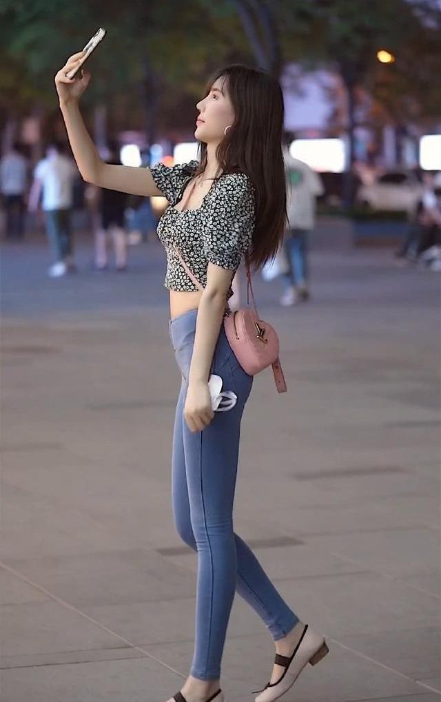 30岁“高冷”阿姨的休闲装,一点都不简单,普通女孩穿不出来