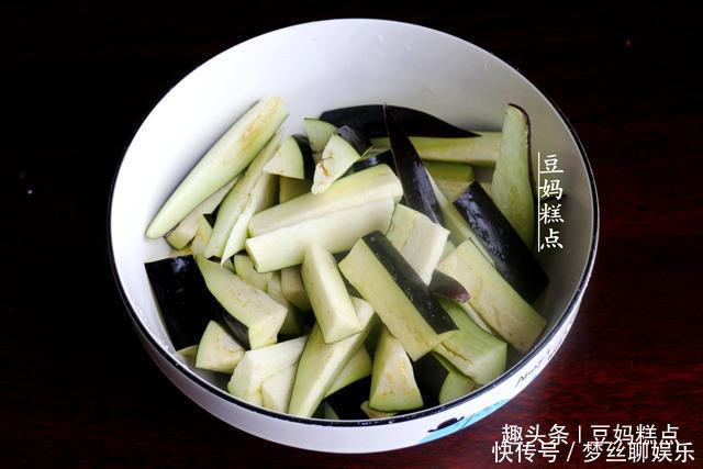 茄子|太下饭！茄子新吃法，加1碗黄豆一起炒，营养丰富，一锅都吃光