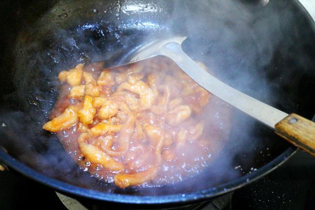 不用腌制,10分钟就做好的糖醋肉,冷了都好吃~