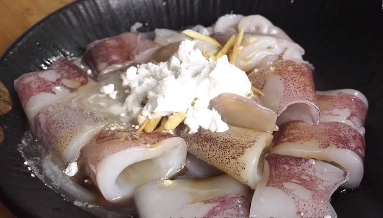 手把手教你做一锅鱿鱼煲，汁浓味美，鲜香营养，好吃还解馋