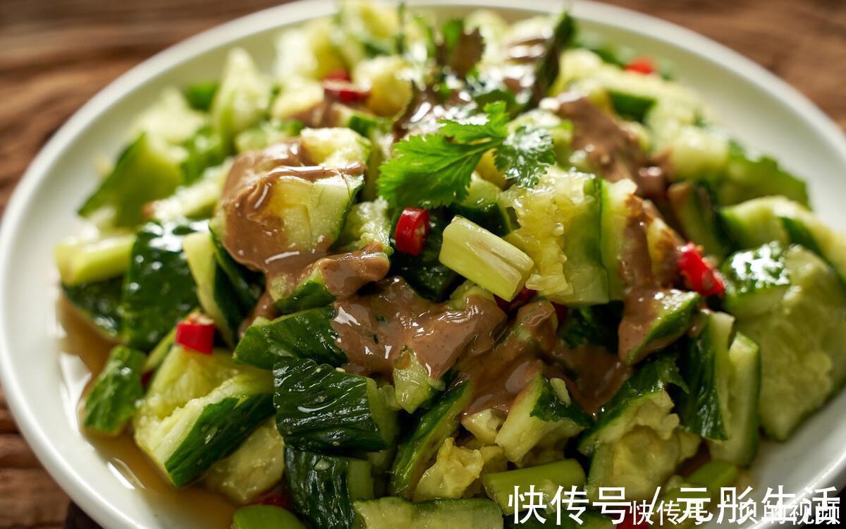 火锅|调芝麻酱，用水还是用油？老师傅教你此种做法，口感香浓顺滑