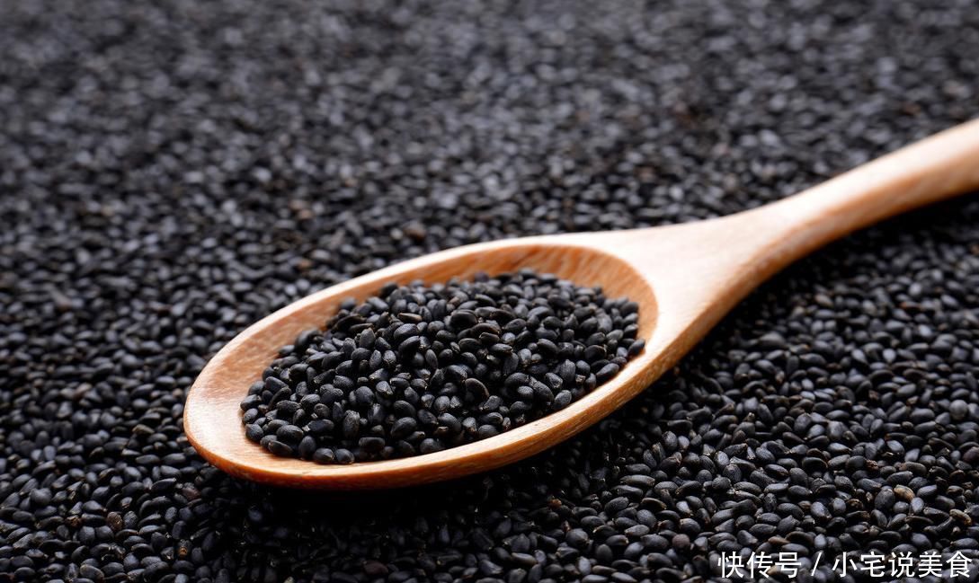 骨質(zhì)疏松的癥狀有哪些？吃什么食物可預(yù)防骨質(zhì)疏松？