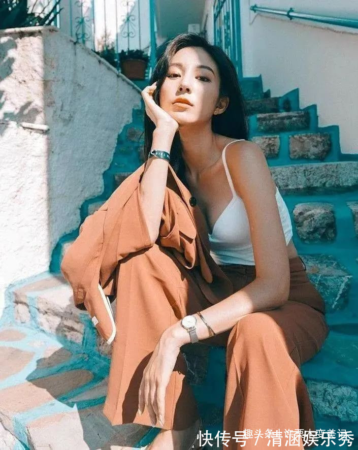 手表!女人带手表应该戴“左手”还是“右手”?看完就懂了,戴错很尴尬