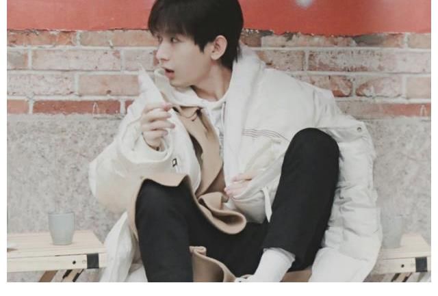 成毅《奇妙之城》路透流出,镜头拉远后,才明白他与路人的区别