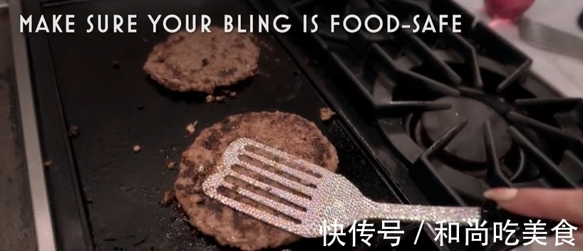 真人秀|希爾頓下廚真人秀,喂狗吃魚子醬,廚具鑲滿鉆石,網(wǎng)友們:毫不做作