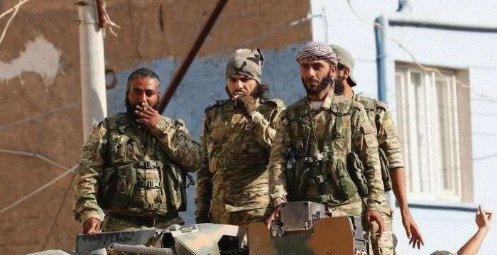 战死|一路挨打战死7000人,阿塞拜疆无处撒气:虐待俘虏扇嘴巴割耳朵