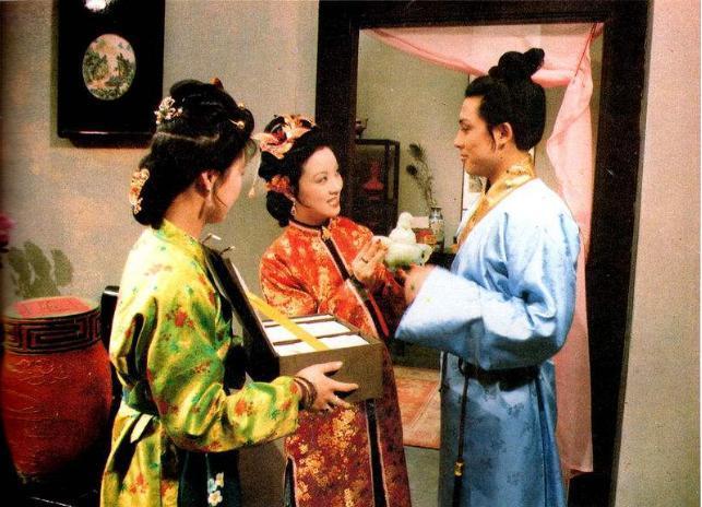 平儿!红楼梦中,她的形象完美,曹雪芹把优秀女人良好品质都给了她