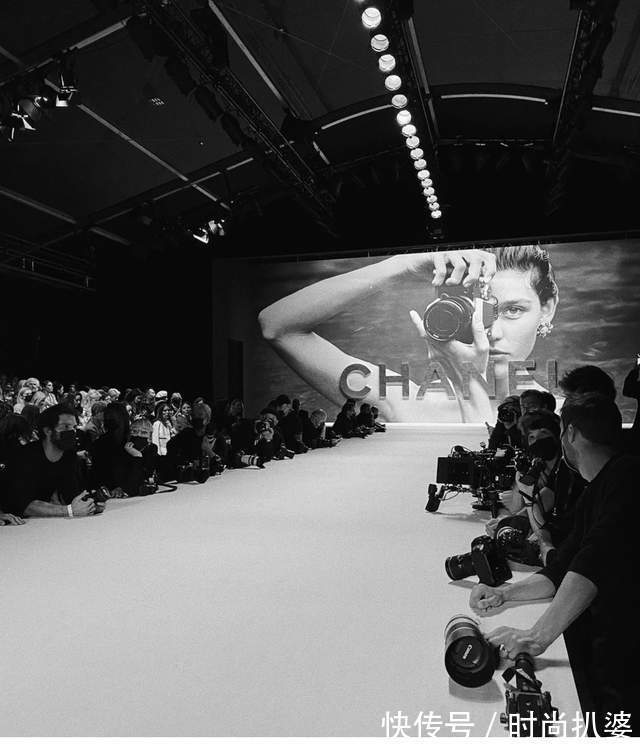 deep|外媒魔鬼镜头多难扛?暮光女眼袋法令纹尽显,jennie被拍成小短腿