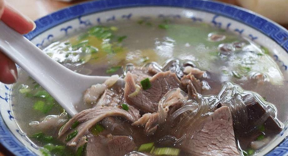 羊肉|炖羊肉汤,别放太多料,只需2样,牢记4点,羊汤香浓又美味
