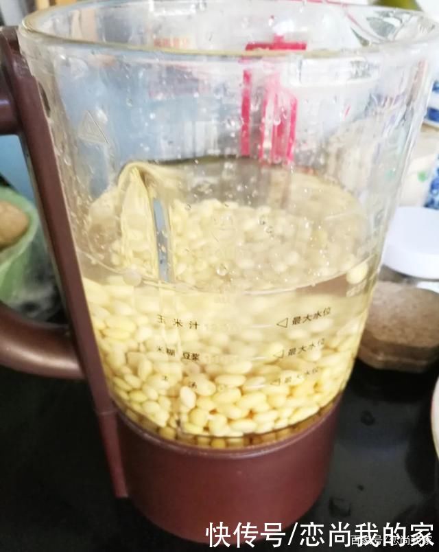  快过年啦!自制豆腐豆香味更浓，过年家里聚餐做菜也方便!