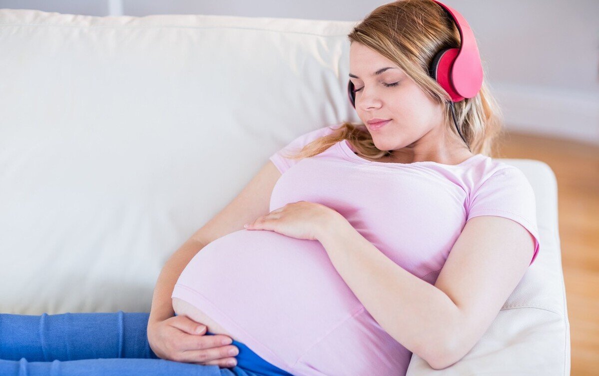 睡眠|孕中晚期，孕妈睡觉时身体频繁出现三种情况，或胎宝暗示自己不适