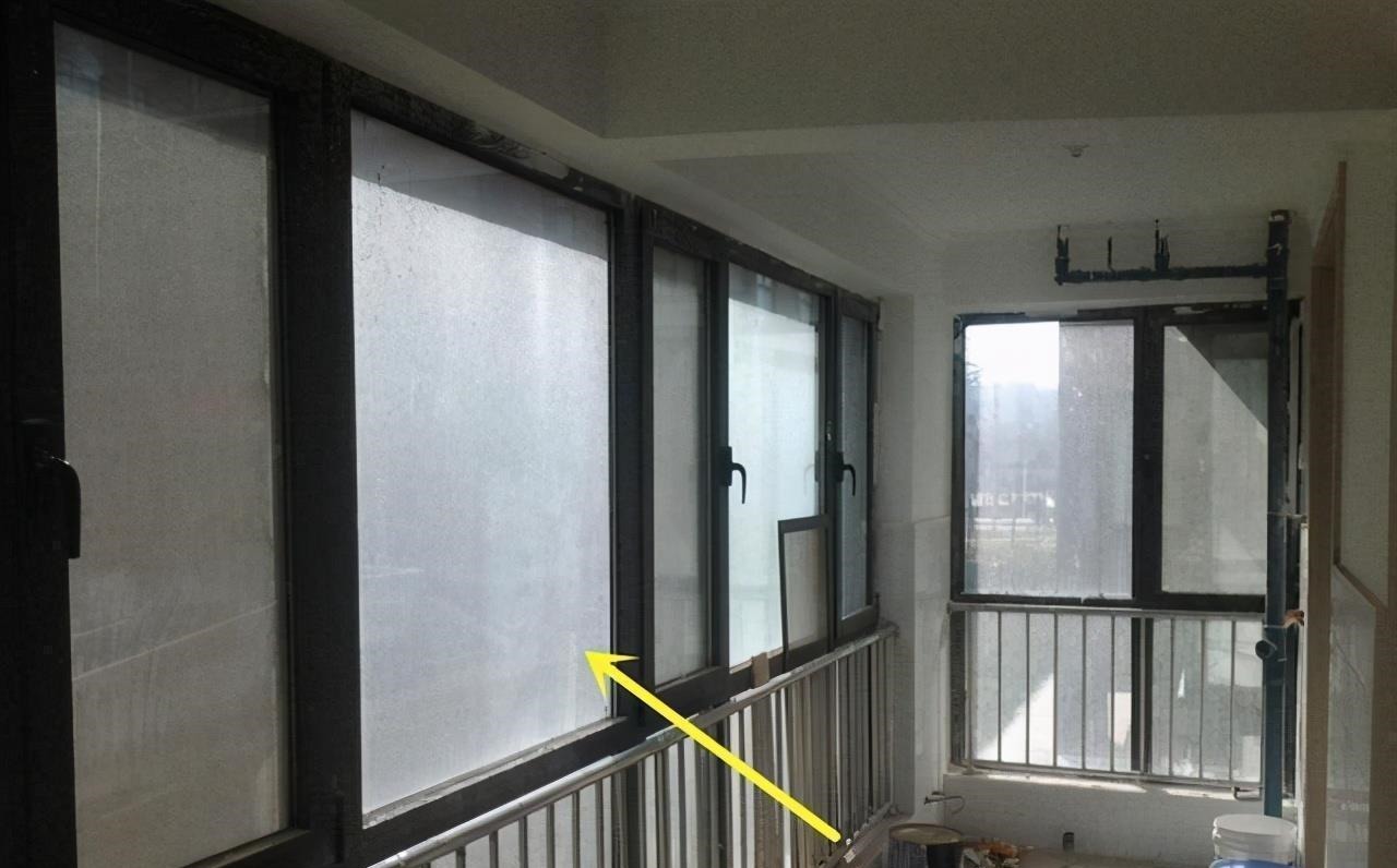 玻璃|封阳台用玻璃砖,全小区头一家,整栋楼属我家阳台光线最好