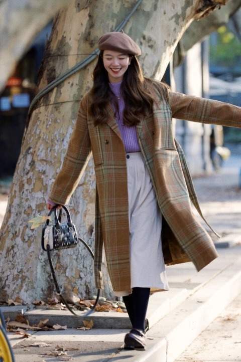 针织衫 优雅与身材无关,气质女人更适合“大衣+针织衫”,冬季穿刚刚好