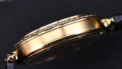 光彩夺目 品鉴卡地亚帕莎镂空镶钻黄金腕表