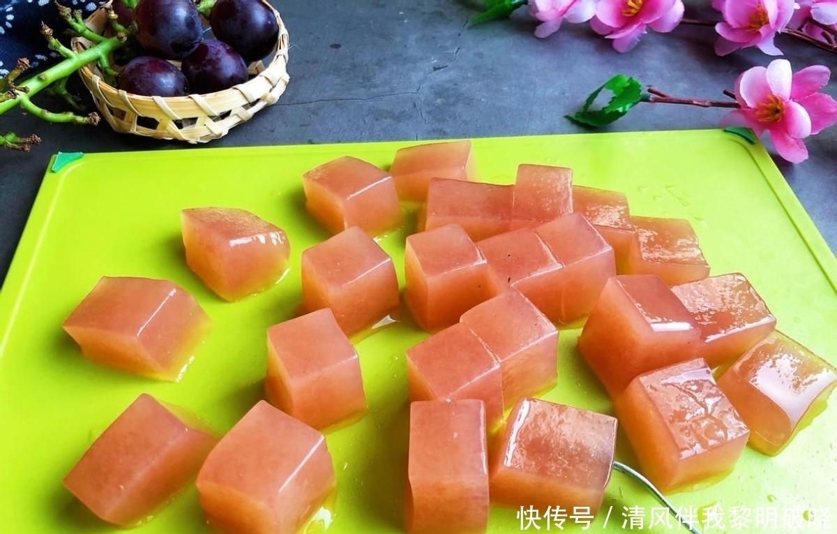 喜欢吃果冻不用花钱买，自己在家就能做，没有添加更健康