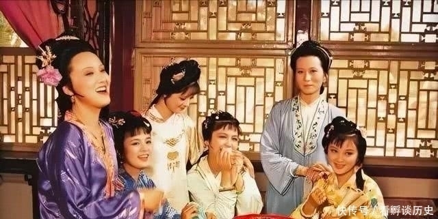 贱荆|林黛玉明明什么也不管，为何暗一算计，就知道贾府经济面临崩溃？