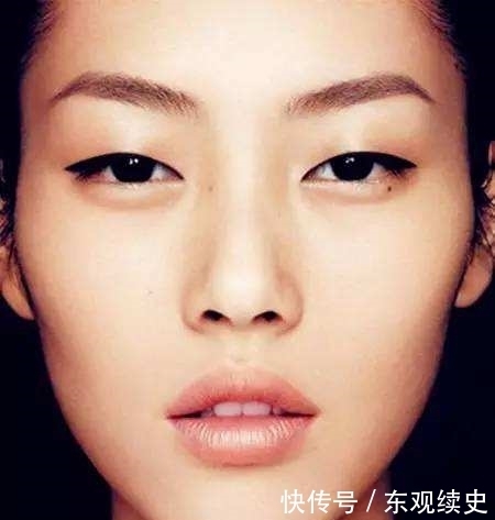 双眼皮vs单眼皮眼妆,学会两种眼影画法,一不小心你就走“红”了