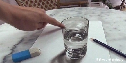 美术生$美术教室里的东西有问题?连零食都是假的,还有真的东西吗?