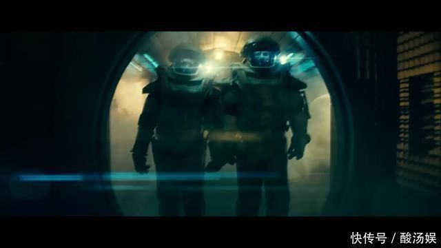 一片羽毛从太空扔下,它是会被烧毁,还是慢悠悠飘到地上