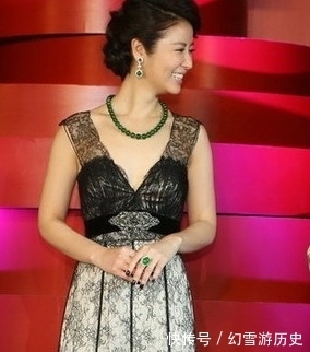 杨子|林心如和黄圣依都喜欢的翡翠珠链有何魅力?她们谁佩戴更有气质?