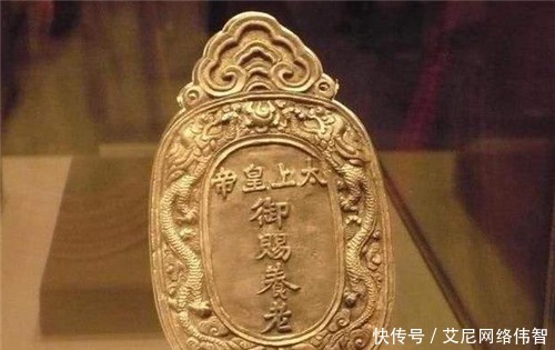 免死|大臣要被问斩:我有免死金牌,皇帝:你看清楚反面写的是什么