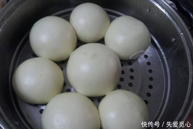 发酵|蒸馒头时,用“它”代替酵母粉,馒头不仅白还松软,吃起来特香甜