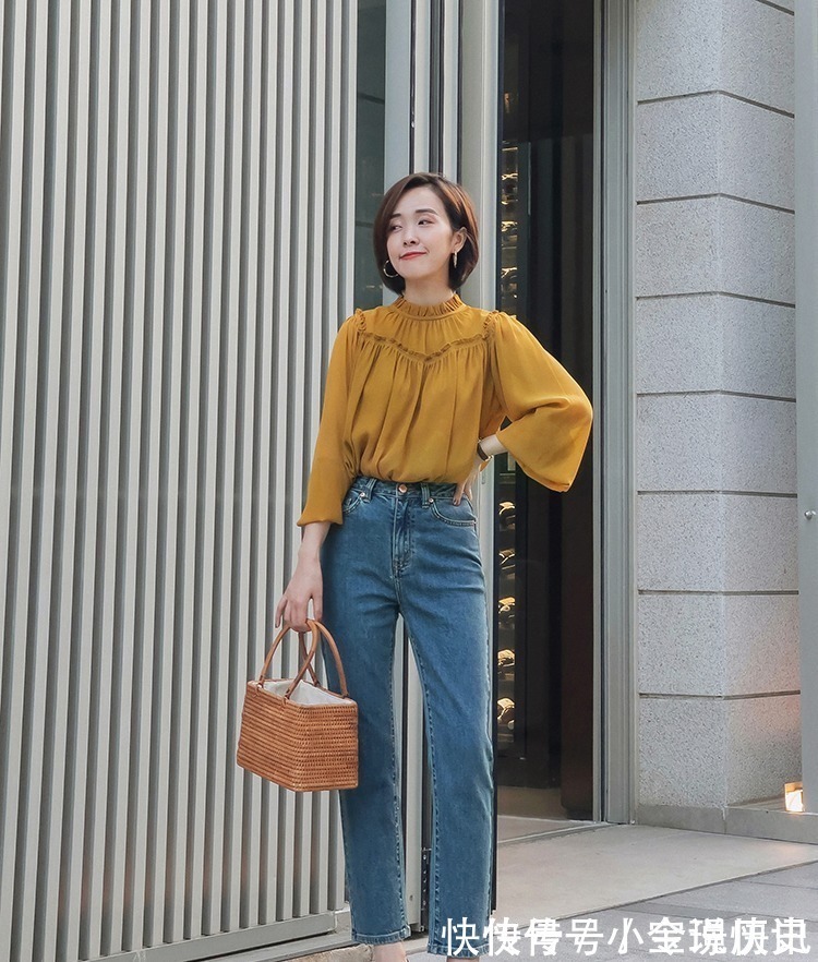 衬衫 初秋只需这3件单品就够了:针织衫、半身裙、衬衫,打造高级感