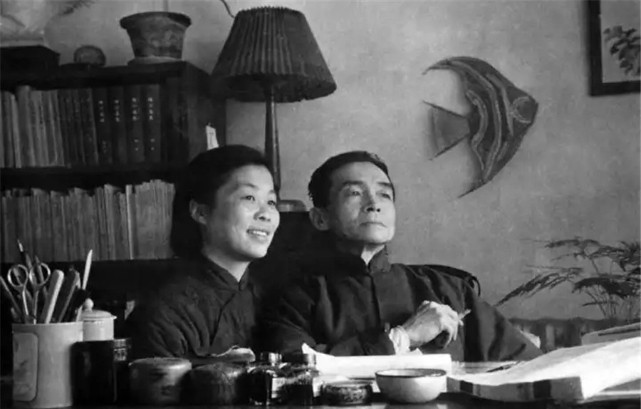 梁思成再婚当天,他提着一壶酒到林徽因墓前,在寒风中守了她一夜