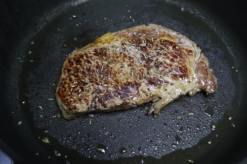 买牛排时，只要包装上有这2个字的，全都是合成牛排，买时得留心