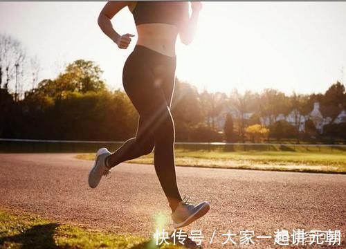 赘肉|肚子上有很多赘肉,想练出腹肌的话是先减肥好,还是直接练好呢?你怎么看?