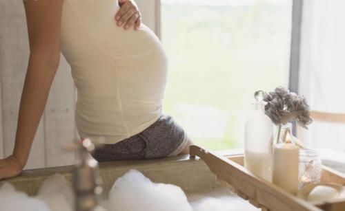 预产期|为了顺利顺产,孕妇每天爬楼梯上下,到了预产期后悔了