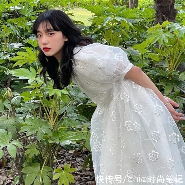 粉味|初恋是什么味道?清冽的香樟树，透着洗衣粉味的校服，还有小白裙