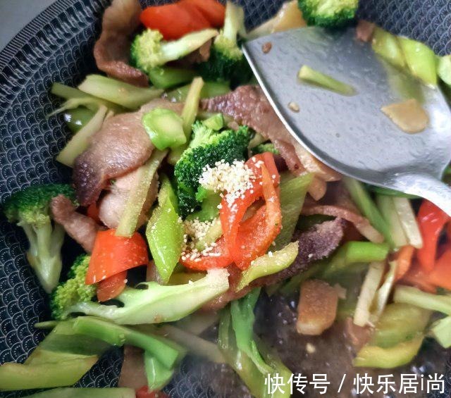 家常|尖椒炒西兰花,家常小炒,美味下饭!