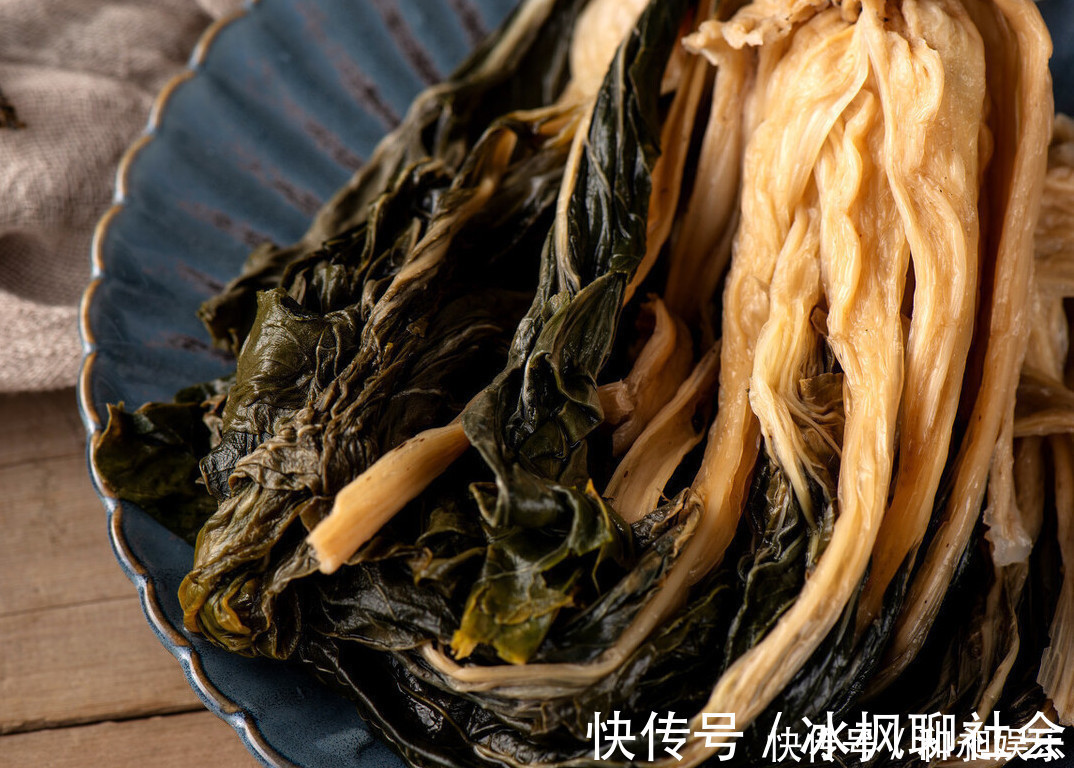 梅菜扣肉好吃有技巧，教你地道做法，肥而不腻，入口即化