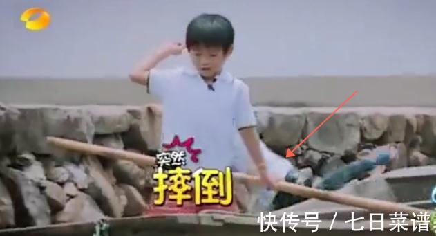 “抵制日漫”費(fèi)曼:參加爸哪左眼永久受損,其父吳鎮(zhèn)宇后悔上節(jié)目