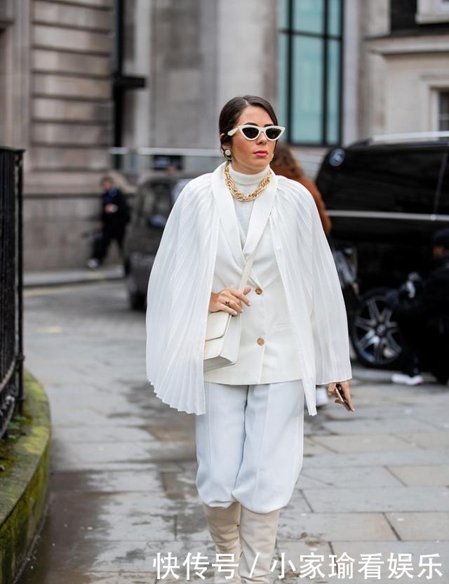 白色高领打底衫穿对了真不丑,叠穿了解一下,优雅新潮还精致