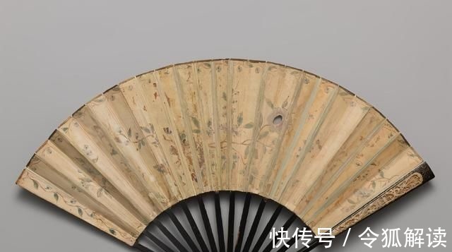 这一关$古代富家公子的玩物折扇,如今一把难求,多少钱也买不到的宝贝